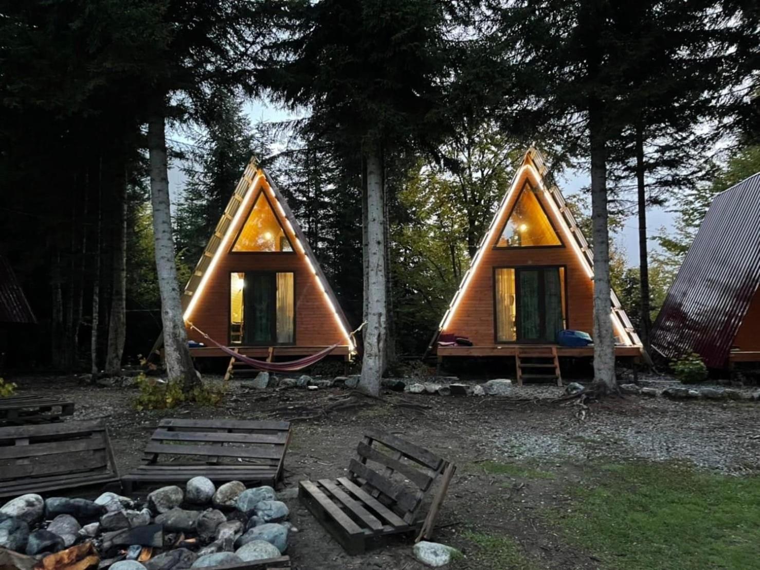 Bude Mestia Cottages Bagian luar foto