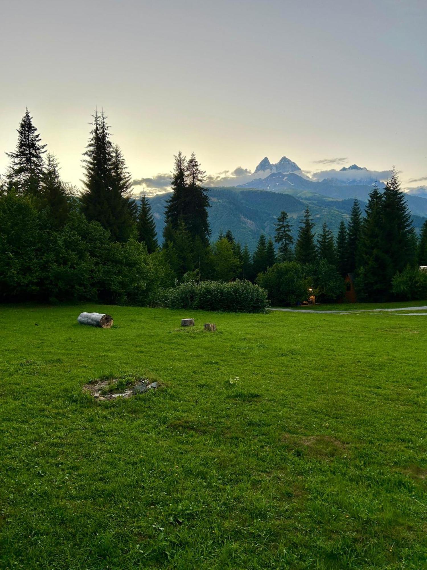 Bude Mestia Cottages Bagian luar foto